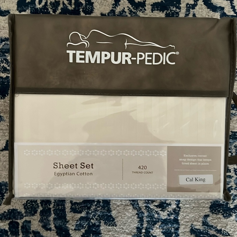 Tempur-pedic Cal King sheet set